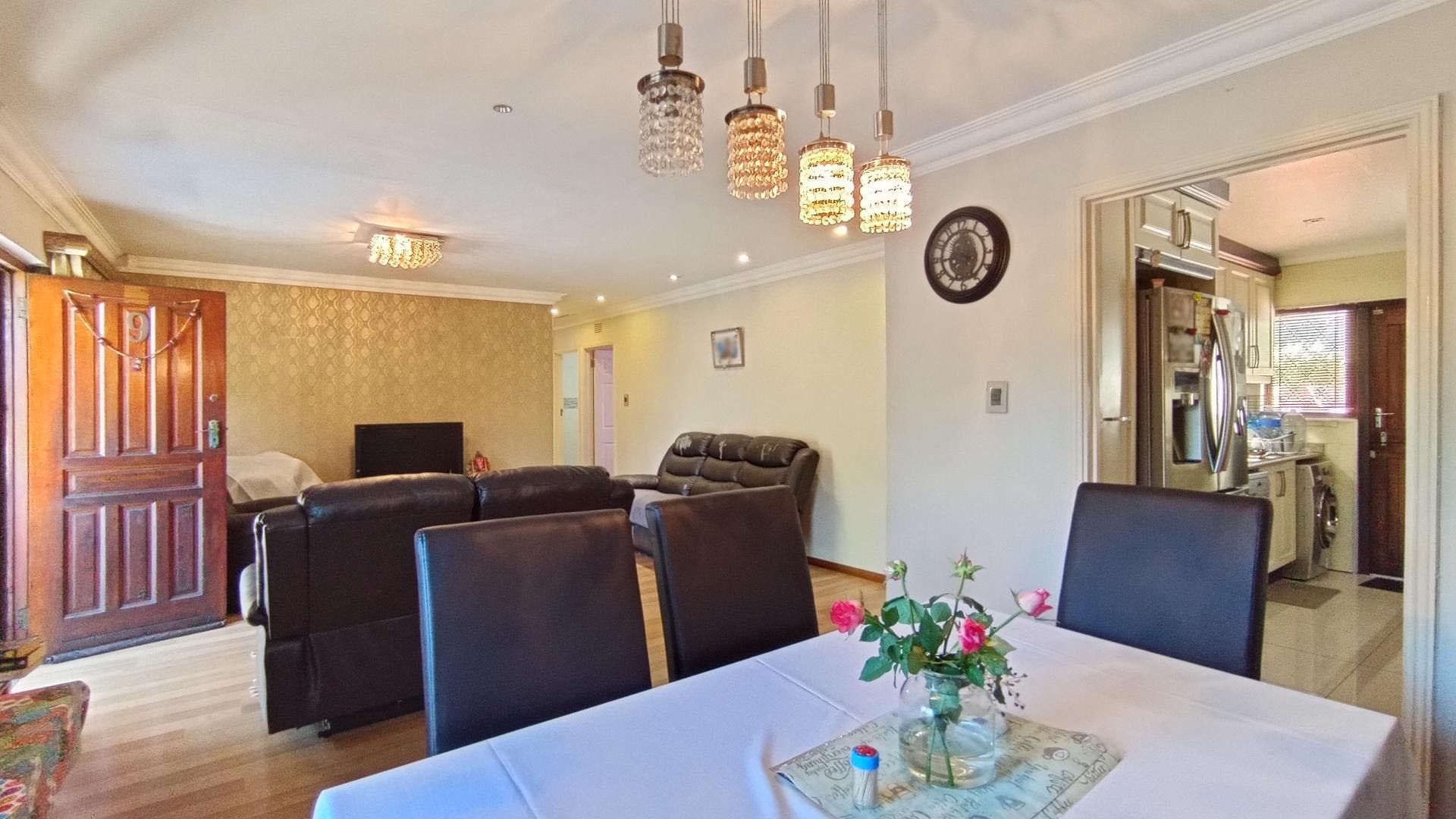 Dining Room - 9 square meters of property in Umgeni Park