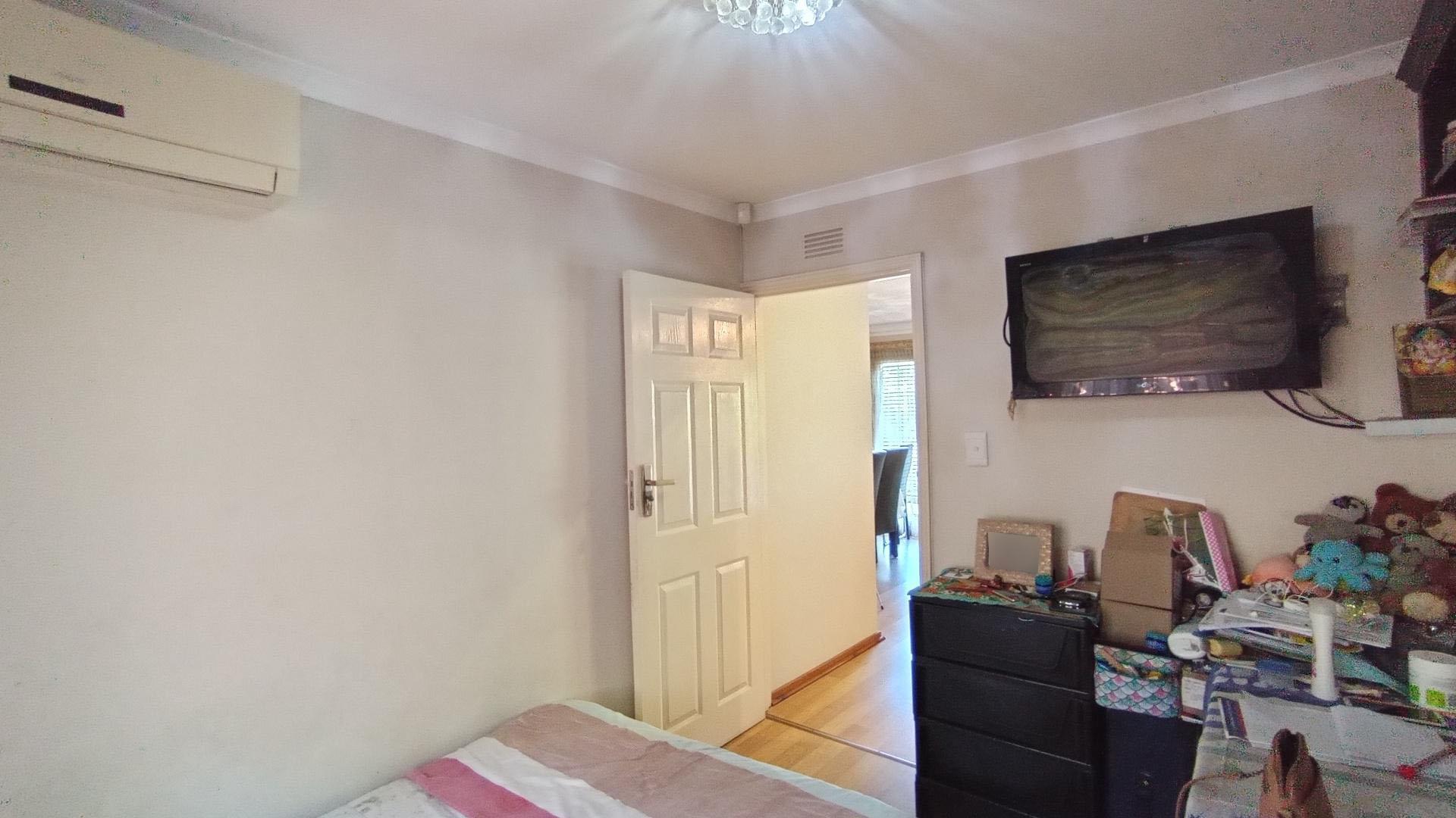 Bed Room 2 - 9 square meters of property in Umgeni Park