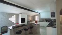 Kitchen - 33 square meters of property in Mount Vernon 