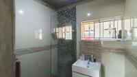 Main Bathroom - 4 square meters of property in Mount Vernon 