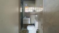 Main Bathroom - 4 square meters of property in Mount Vernon 