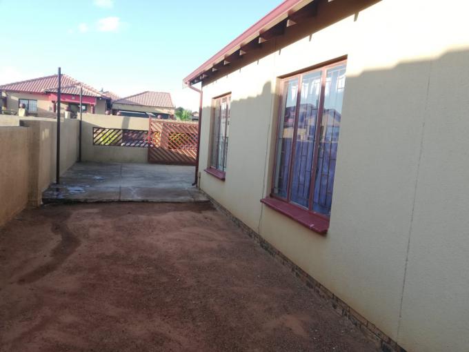 3 Bedroom House to Rent in Soshanguve East Property to ren