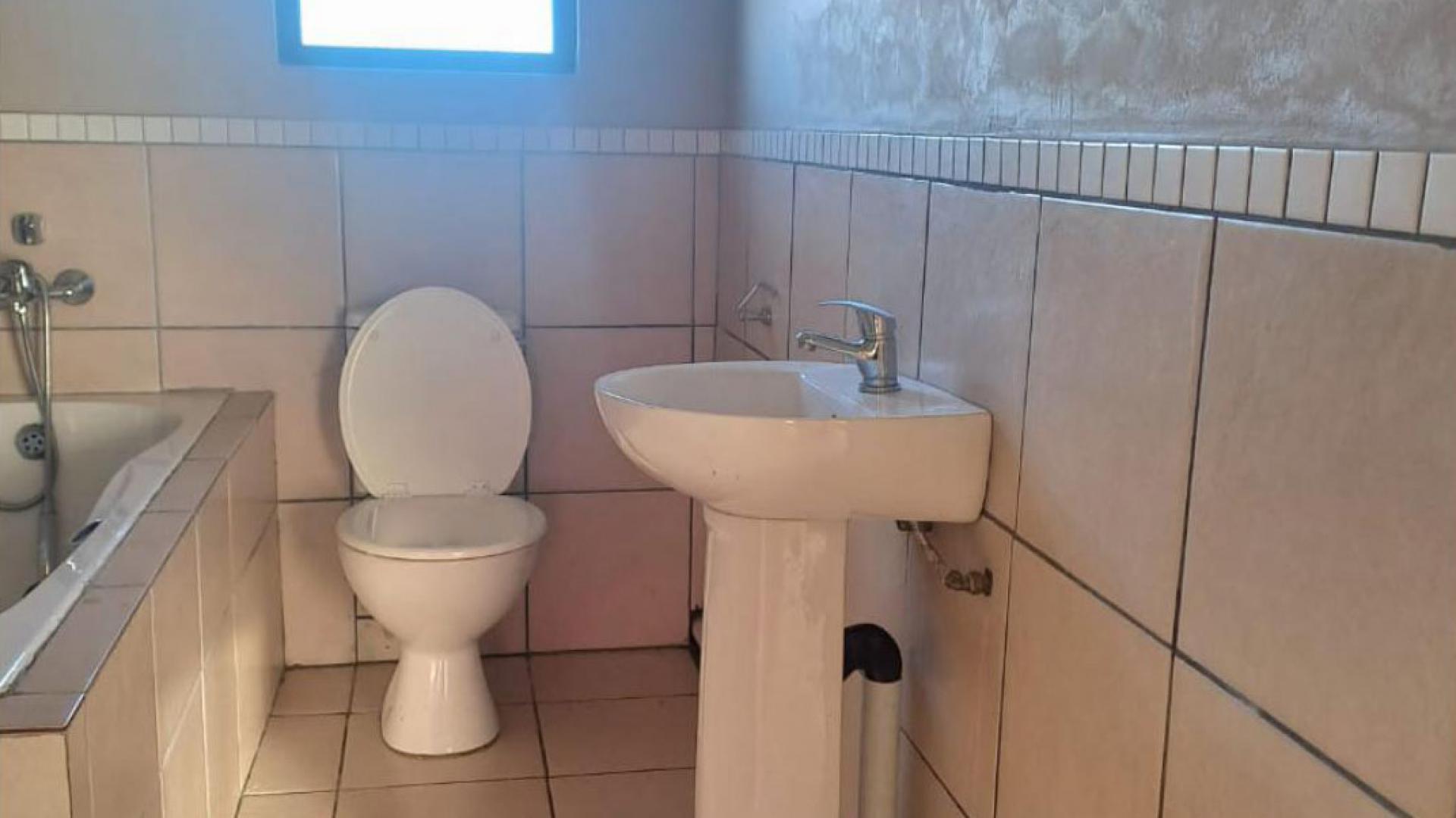 Bathroom 2 of property in Dimbaza