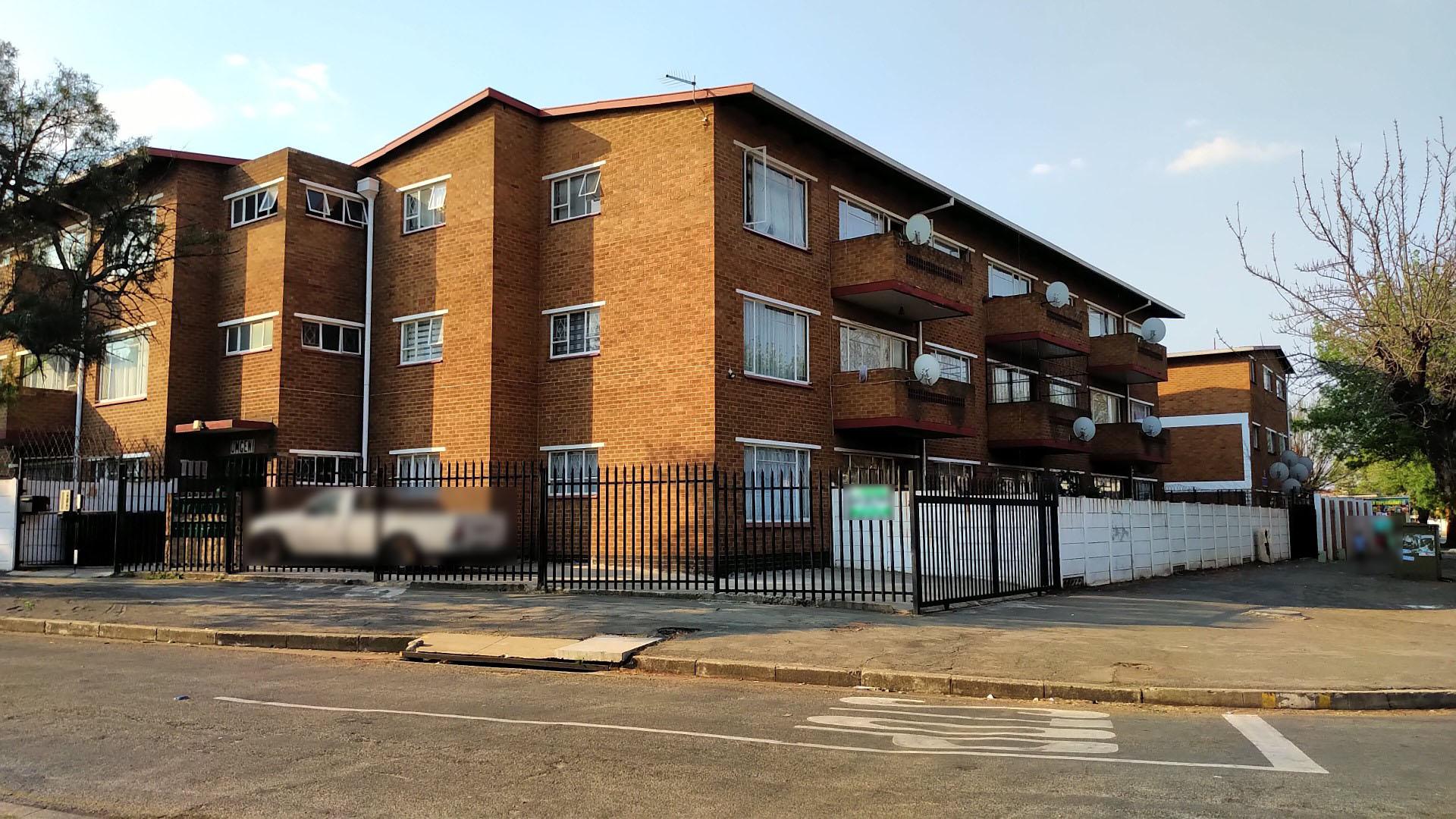 Front View of property in Primrose