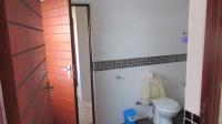 Bathroom 1 - 8 square meters of property in Vaalmarina