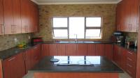 Kitchen - 17 square meters of property in Vaalmarina