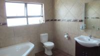 Bathroom 2 - 13 square meters of property in Vaalmarina