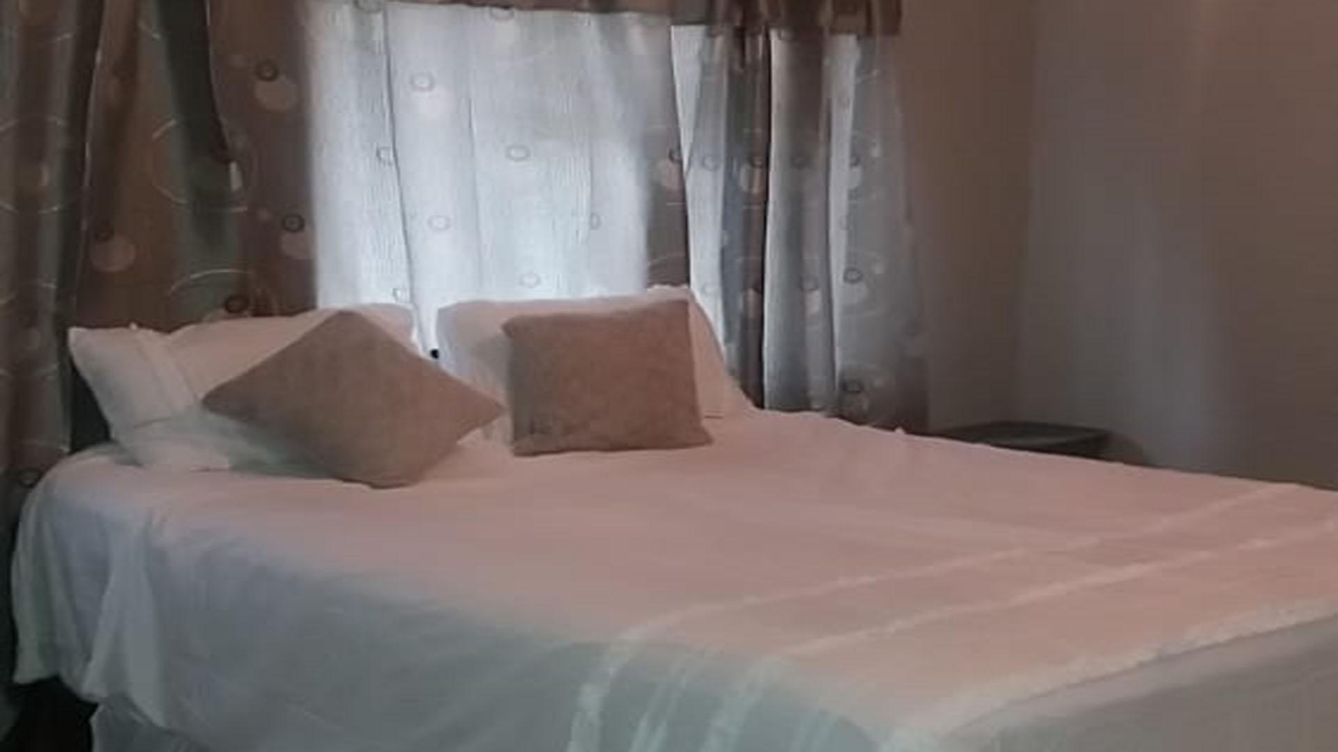 Bed Room 2 of property in Bedford