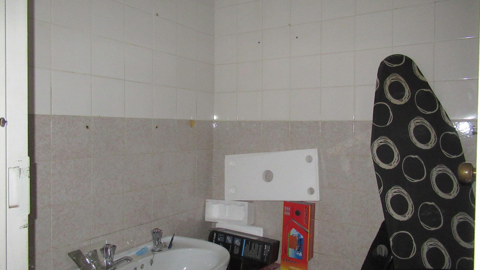 Bathroom 1 - 8 square meters of property in Emalahleni (Witbank) 