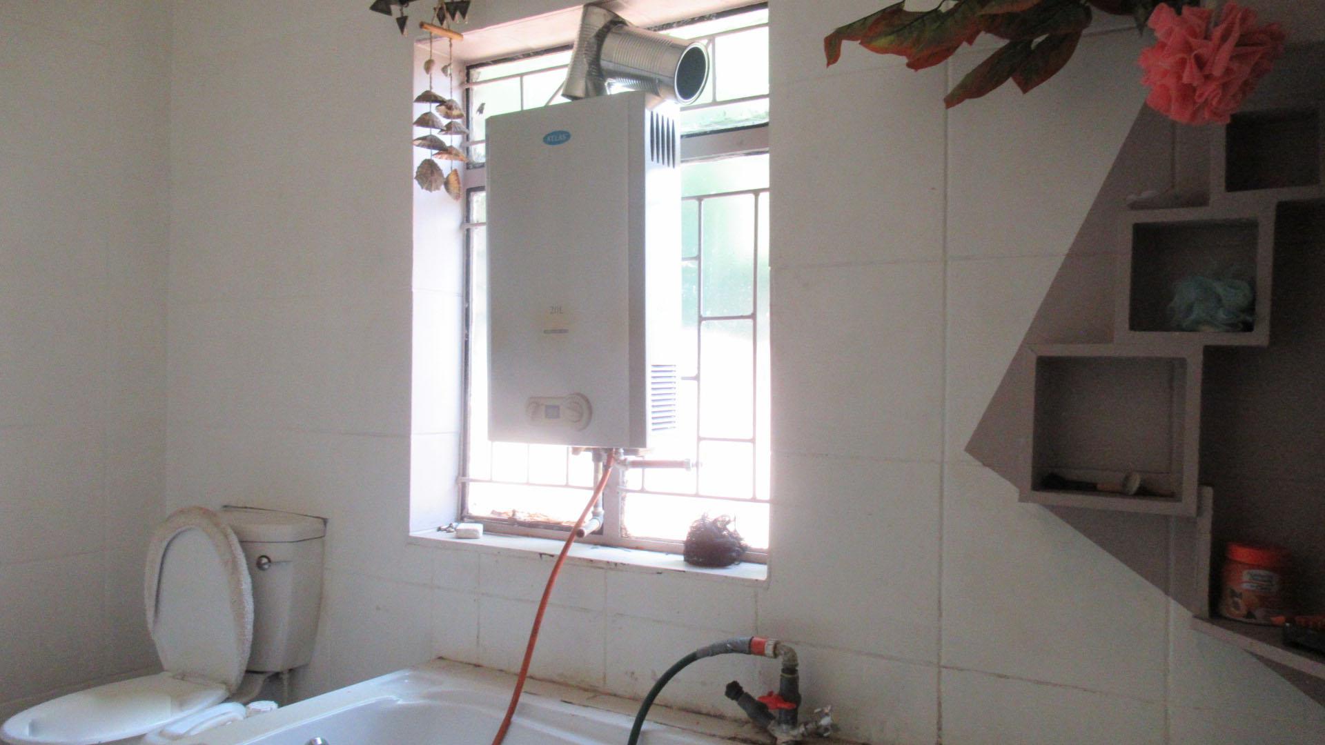 Bathroom 3+ - 21 square meters of property in Emalahleni (Witbank) 
