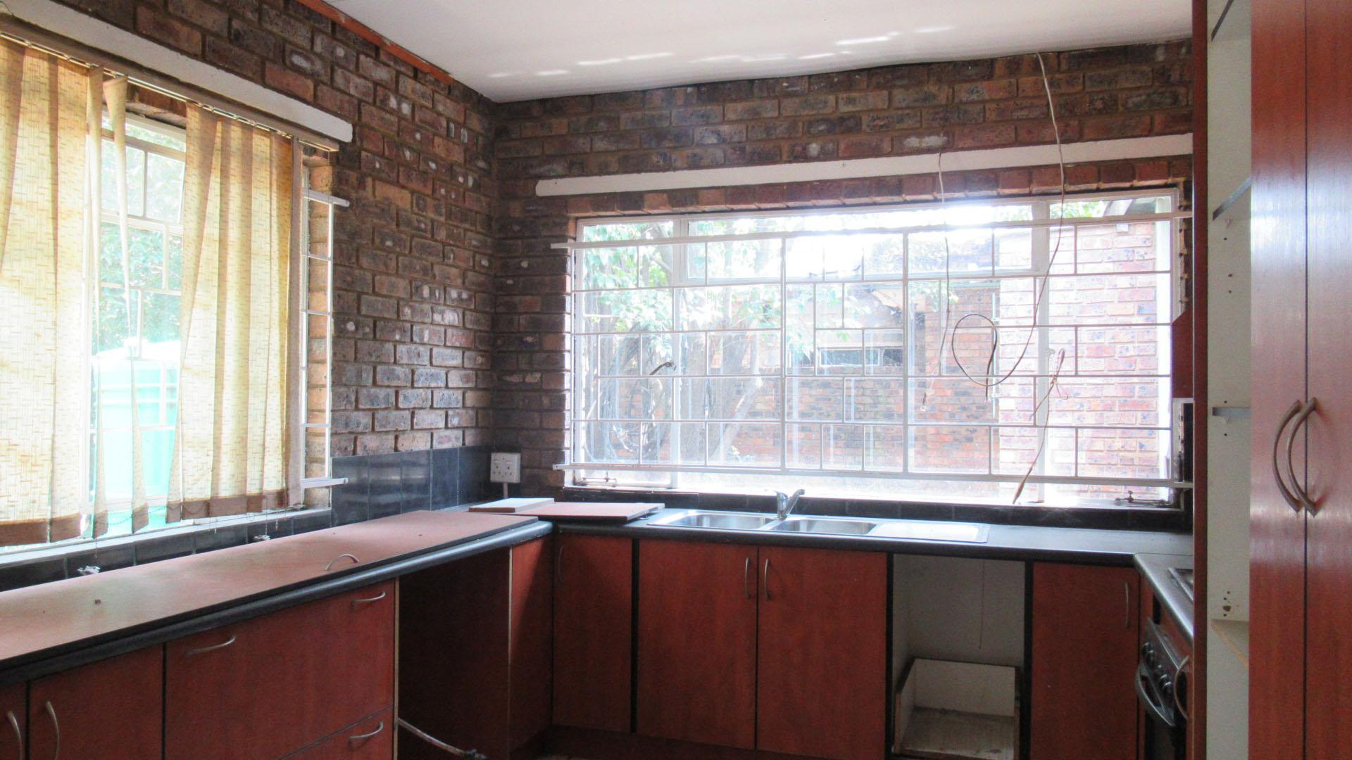 Kitchen - 42 square meters of property in Emalahleni (Witbank) 