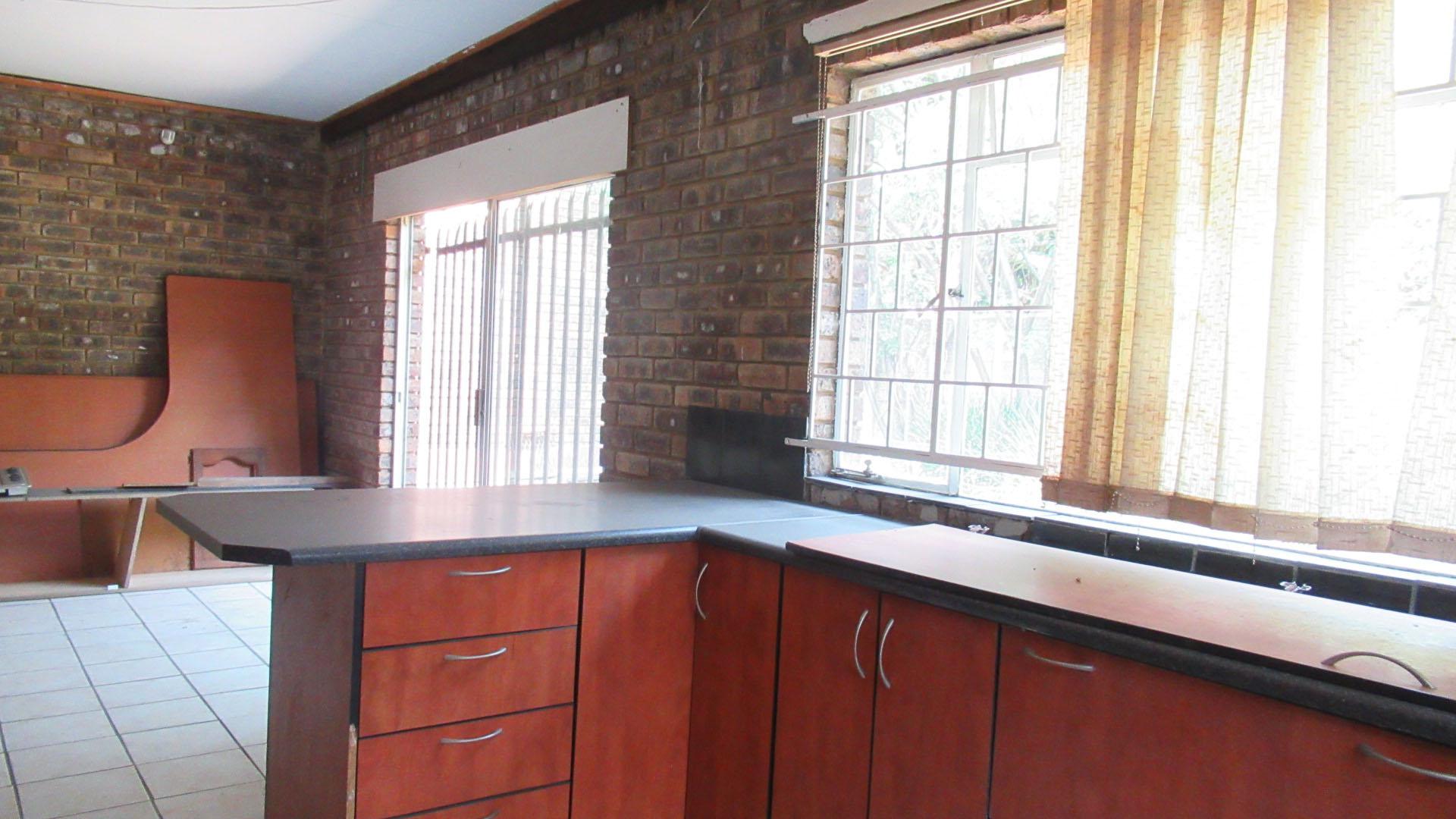 Kitchen - 42 square meters of property in Emalahleni (Witbank) 