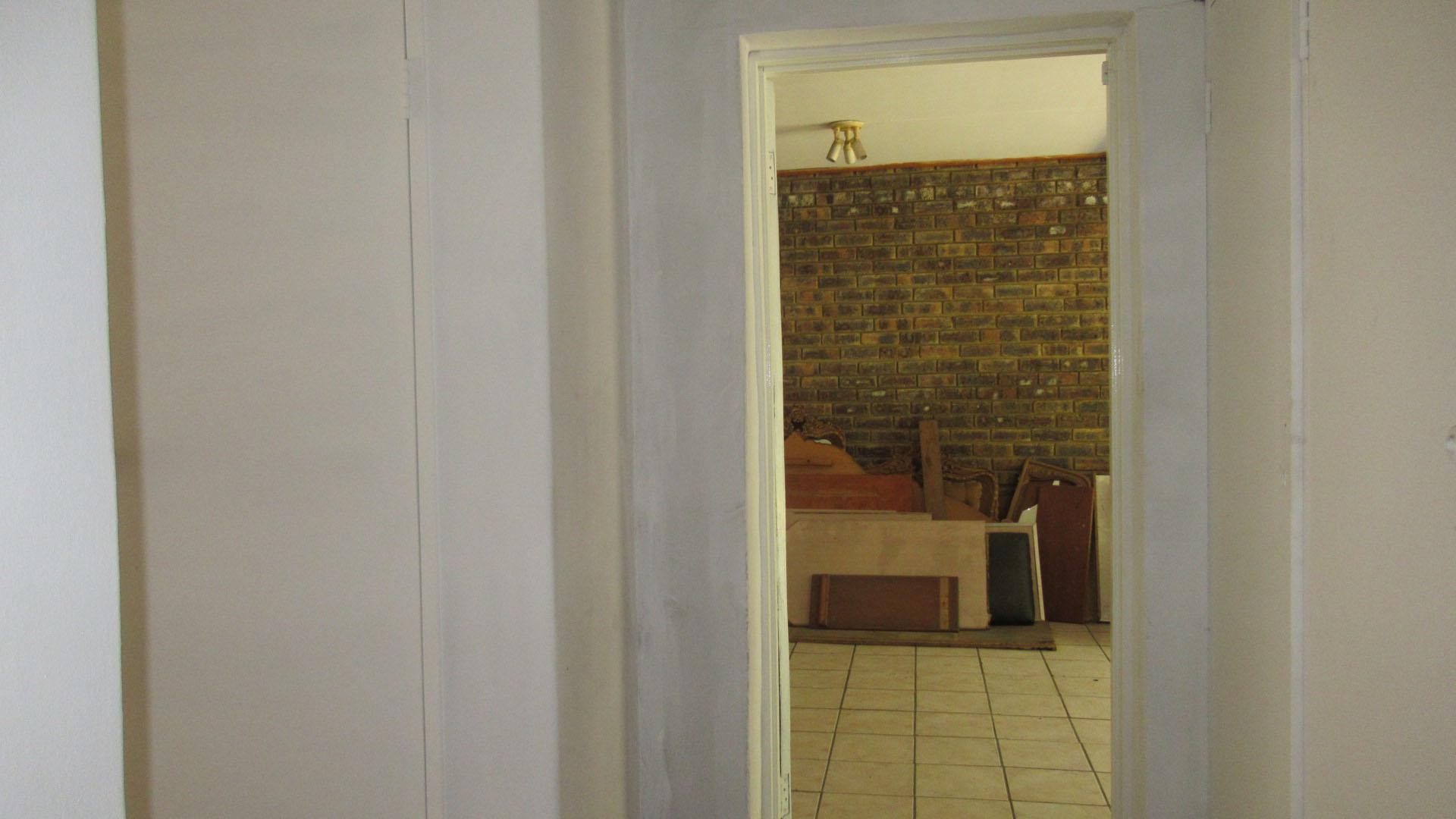 Rooms - 21 square meters of property in Emalahleni (Witbank) 