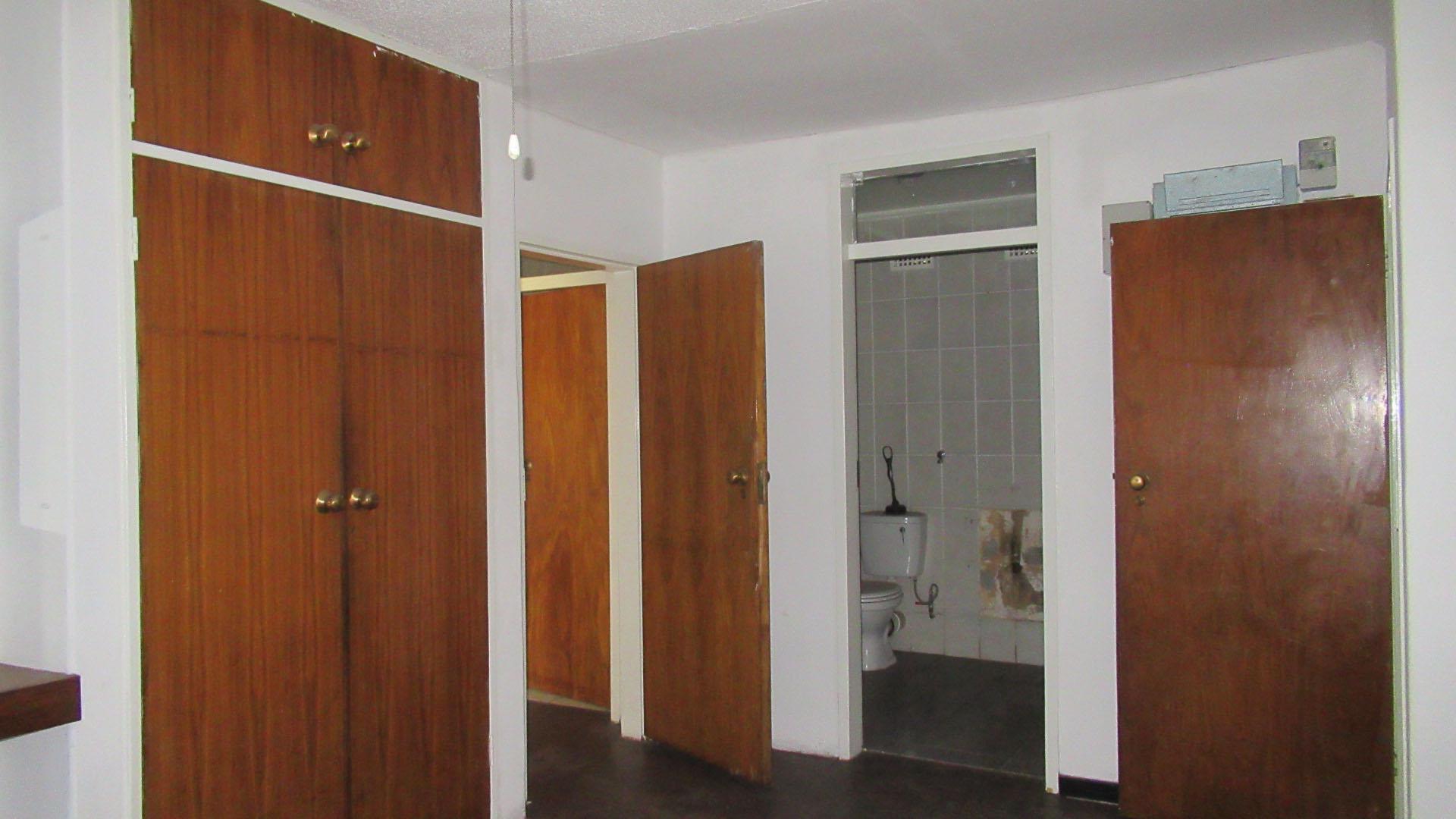 Main Bedroom - 28 square meters of property in Emalahleni (Witbank) 
