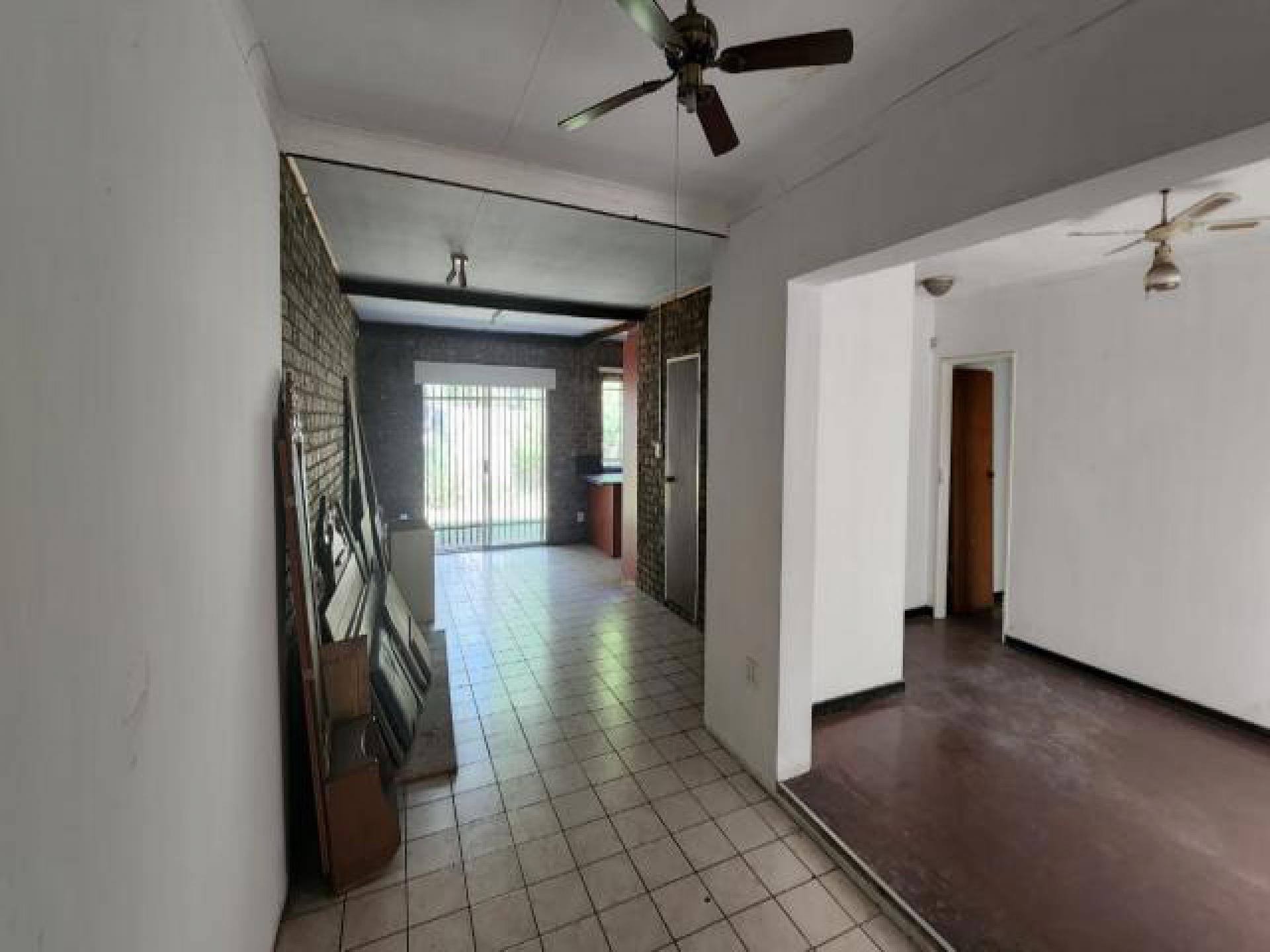 Dining Room - 55 square meters of property in Emalahleni (Witbank) 