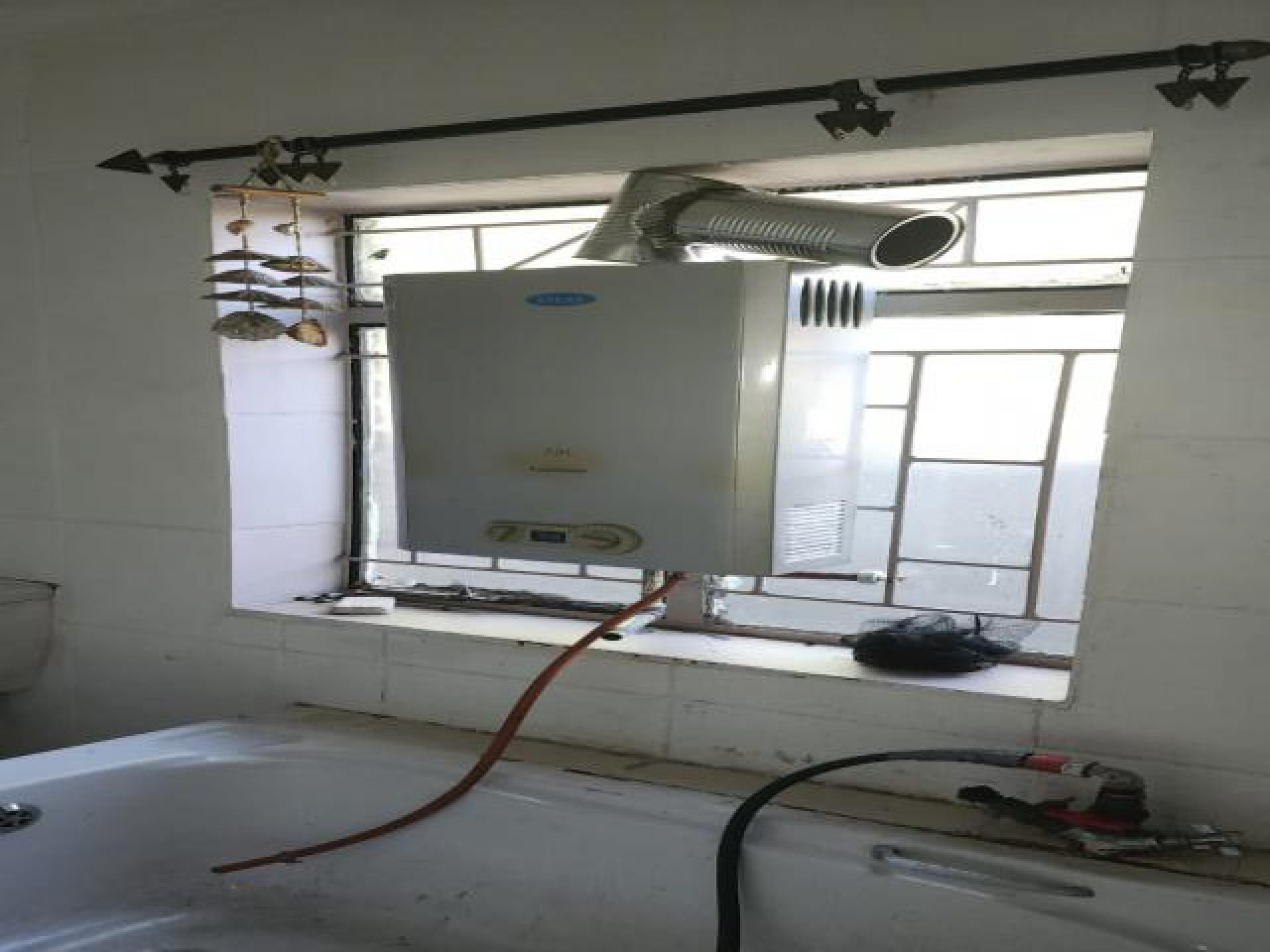 Bathroom 1 - 8 square meters of property in Emalahleni (Witbank) 