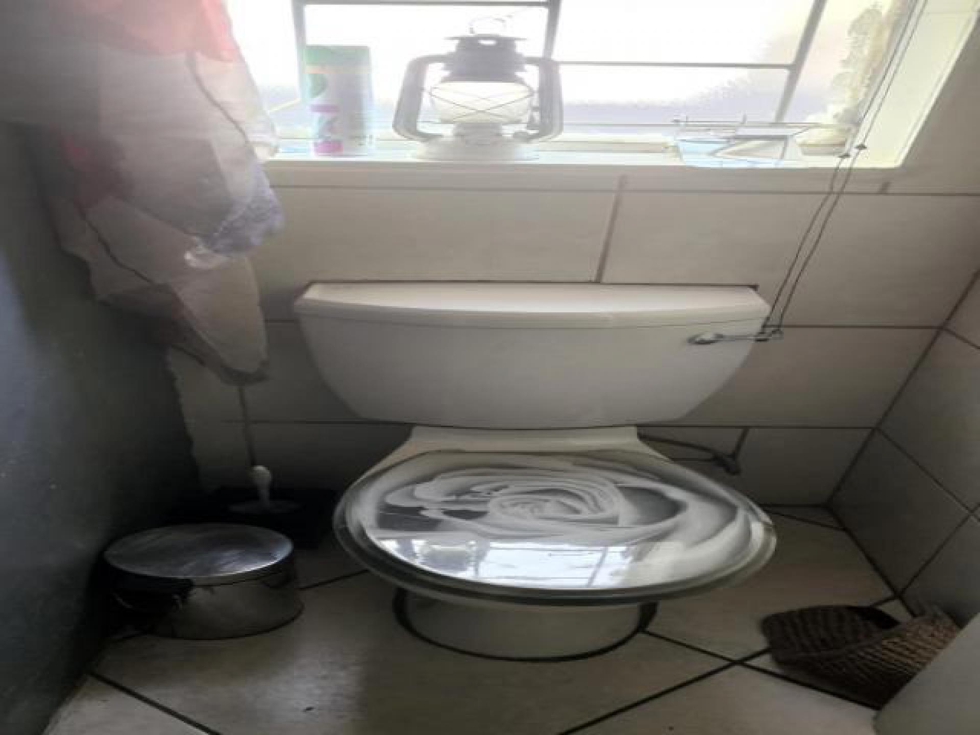 Bathroom 2 - 4 square meters of property in Emalahleni (Witbank) 