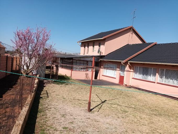 6 Bedroom House for Sale For Sale in Witpoortjie - MR526306