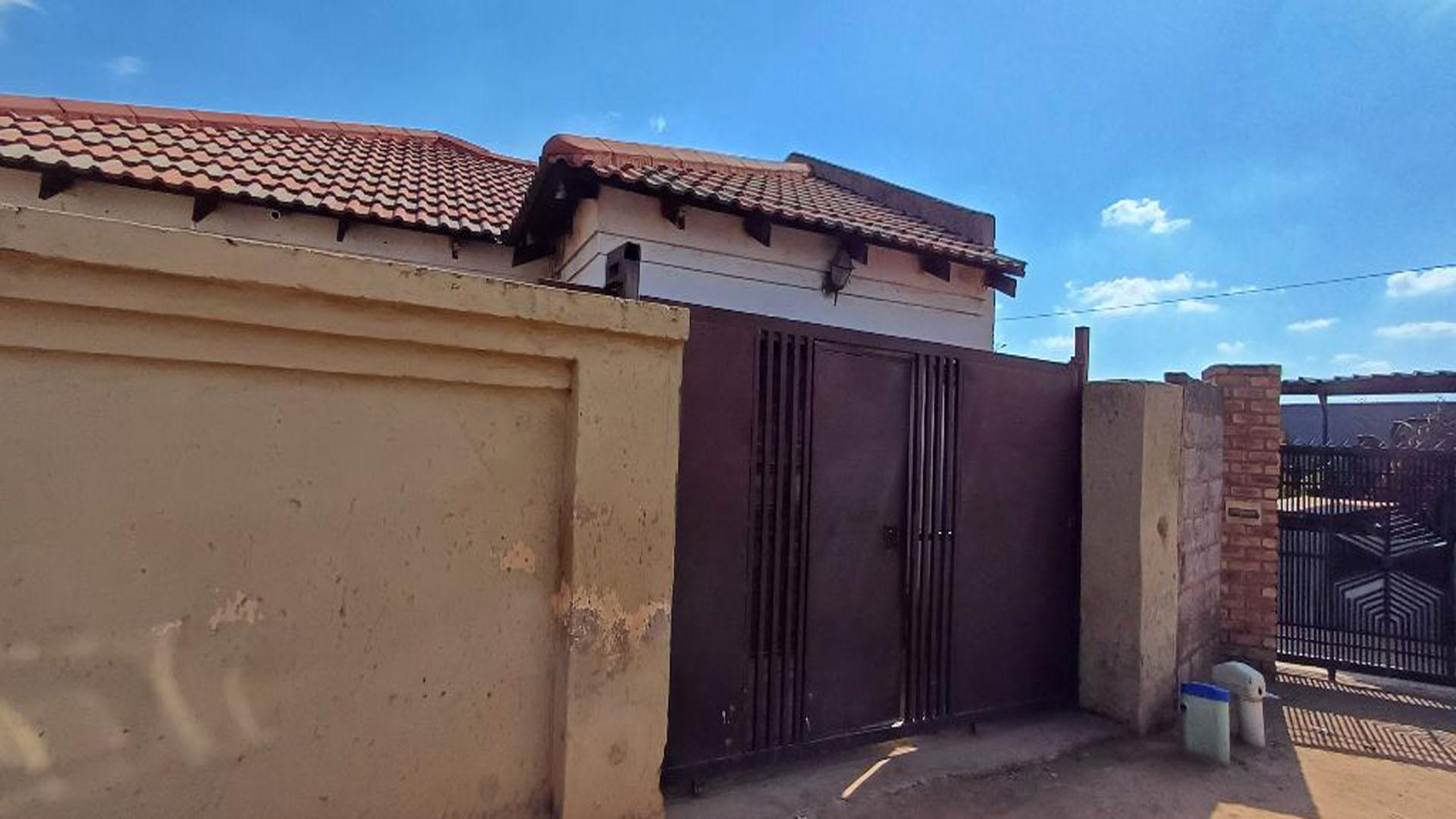 Front View of property in Germiston