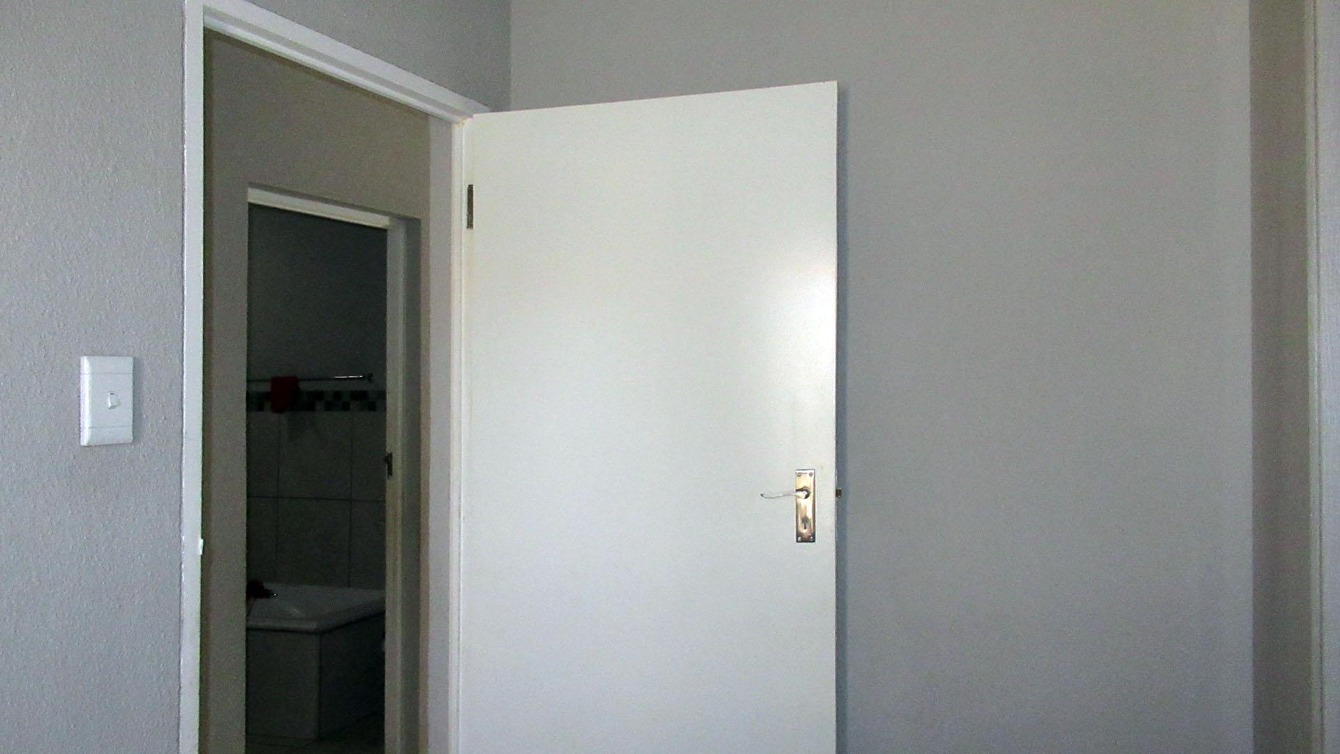 Bed Room 1 - 10 square meters of property in The Orchards