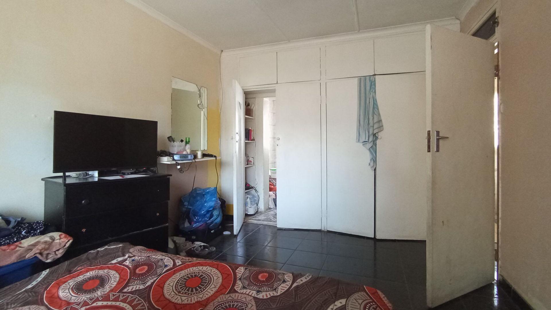 Main Bedroom - 29 square meters of property in Croydon