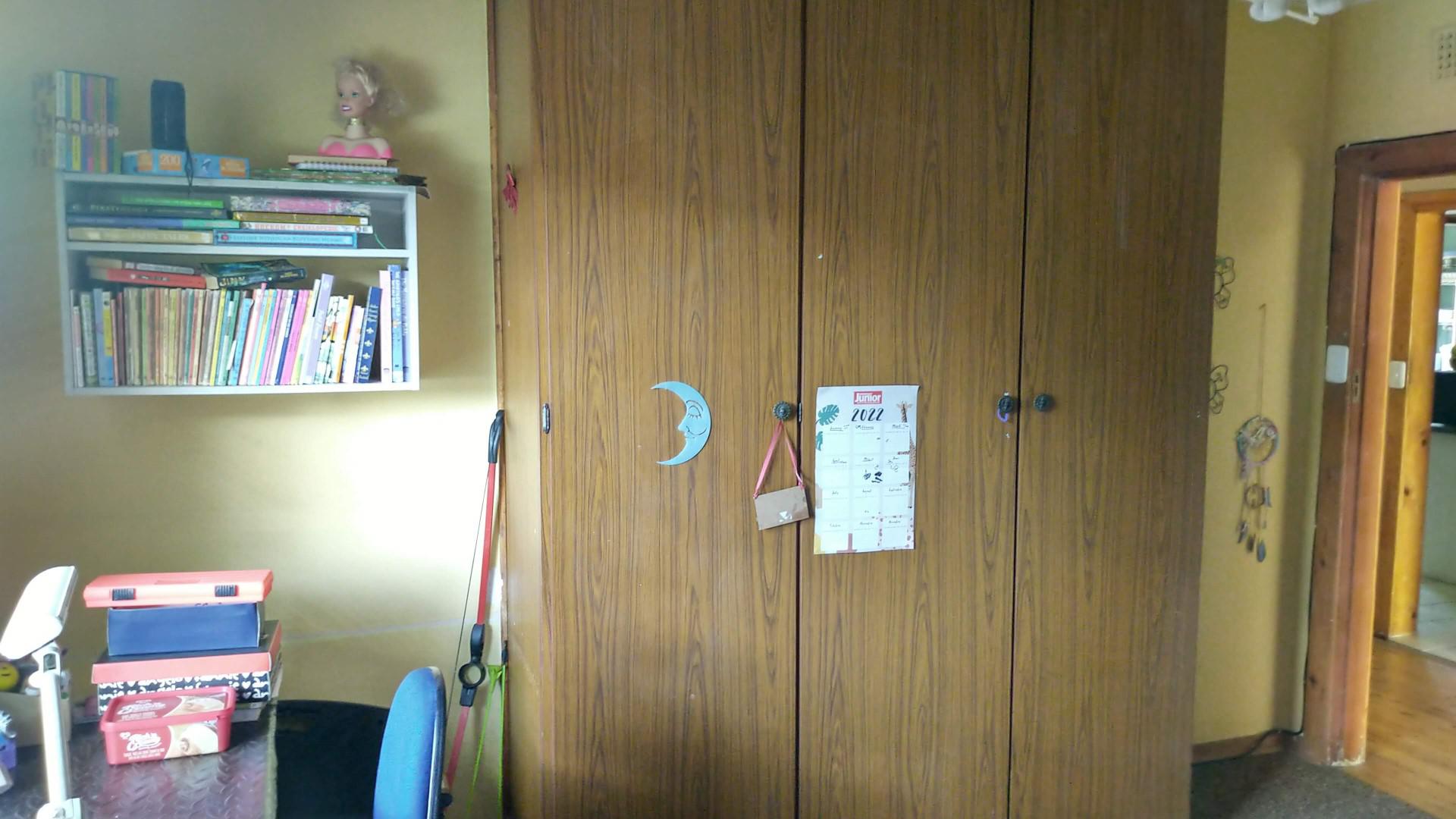 Bed Room 1 - 16 square meters of property in Florentia