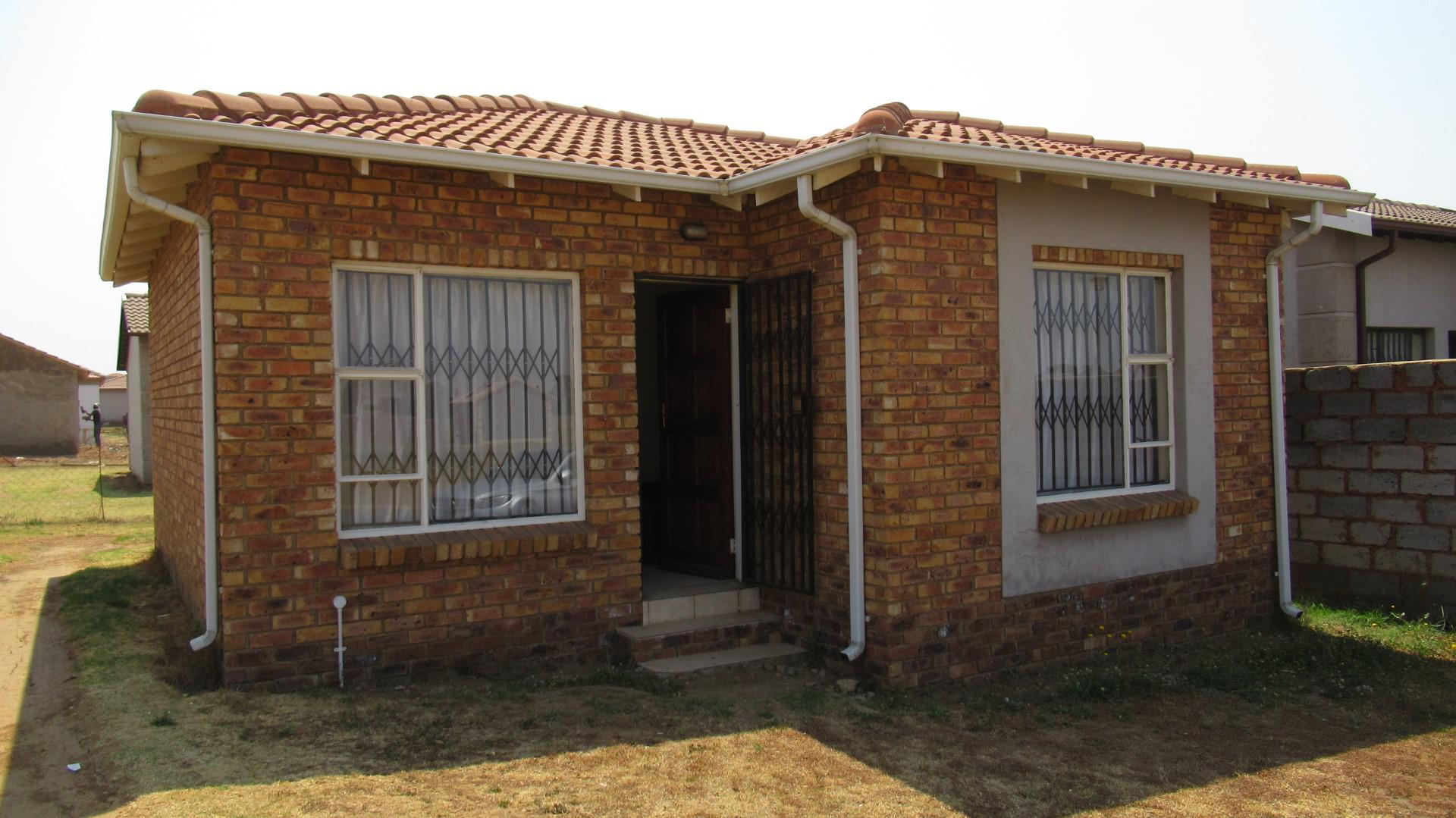 Front View of property in Hlanganani Village