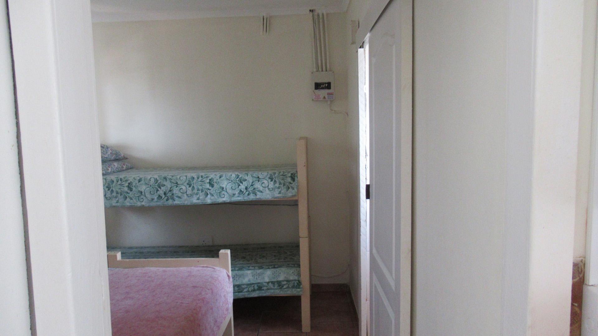 Bed Room 1 - 11 square meters of property in Park Rynie