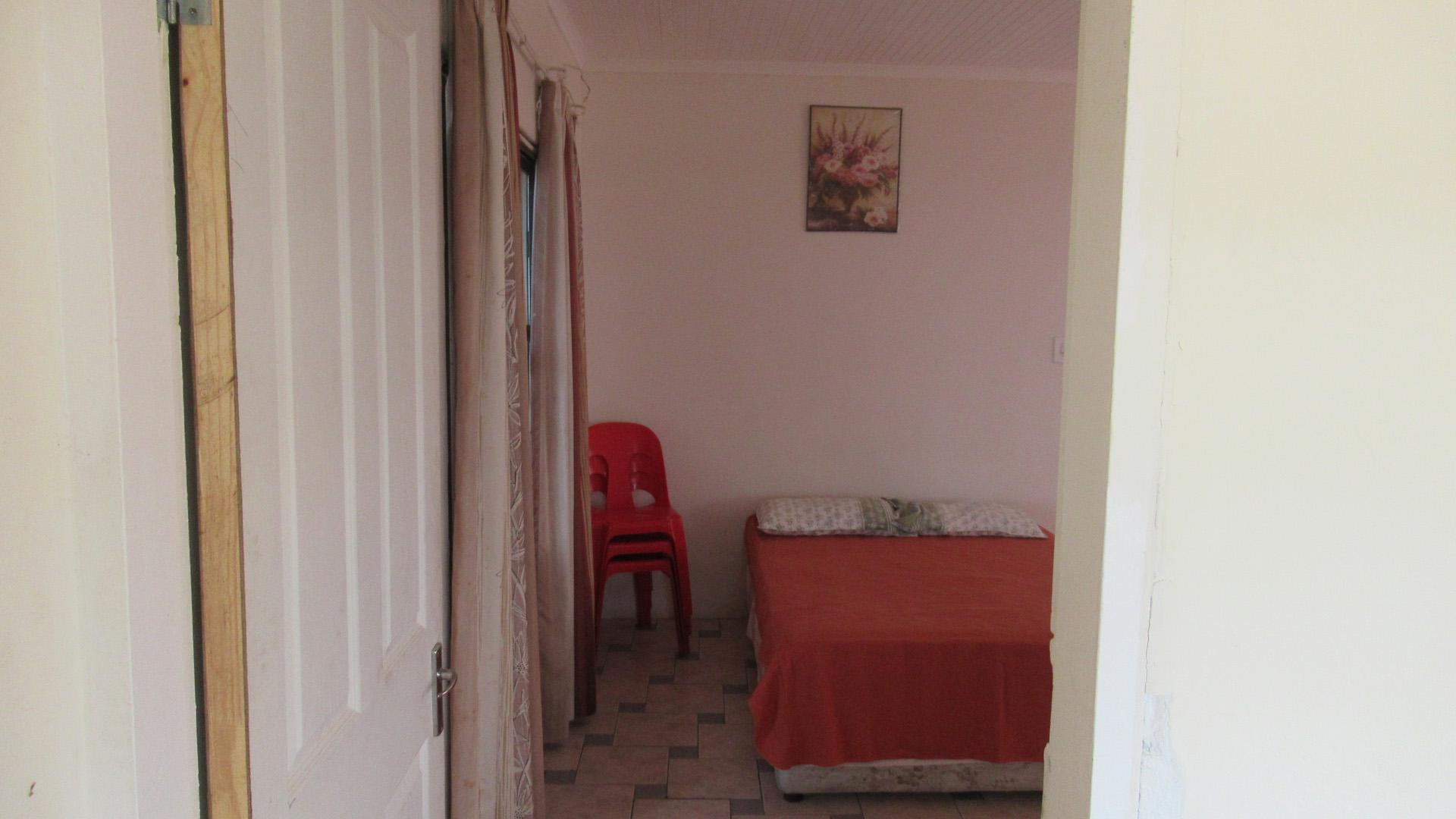 Main Bedroom - 35 square meters of property in Park Rynie