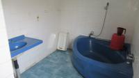 Main Bathroom - 10 square meters of property in Park Rynie