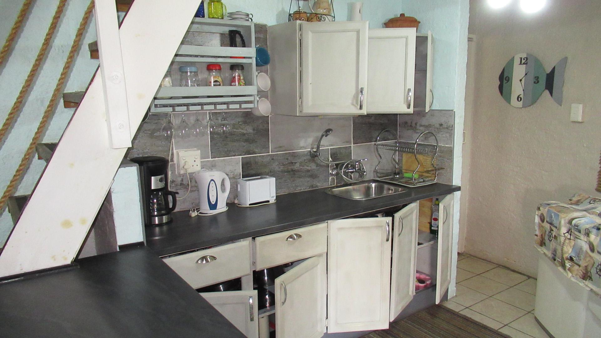 Kitchen - 15 square meters of property in Hibberdene