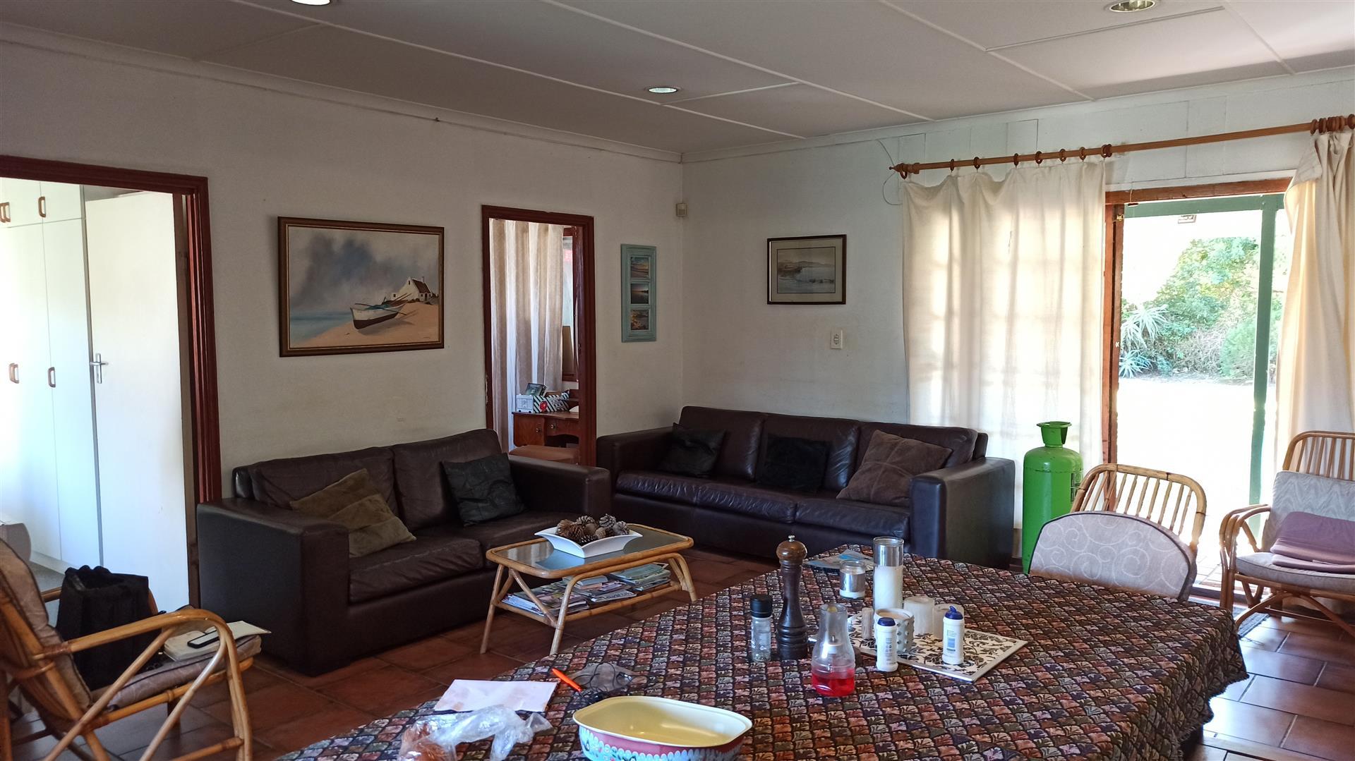 Lounges - 14 square meters of property in Fisherhaven