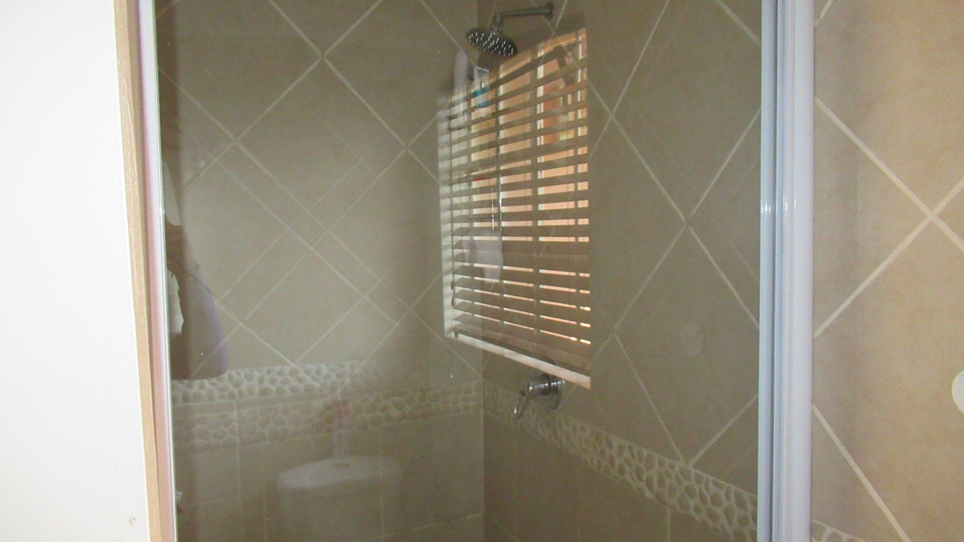Bathroom 3+ of property in Benoni