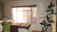 Bed Room 2 - 14 square meters of property in Benoni