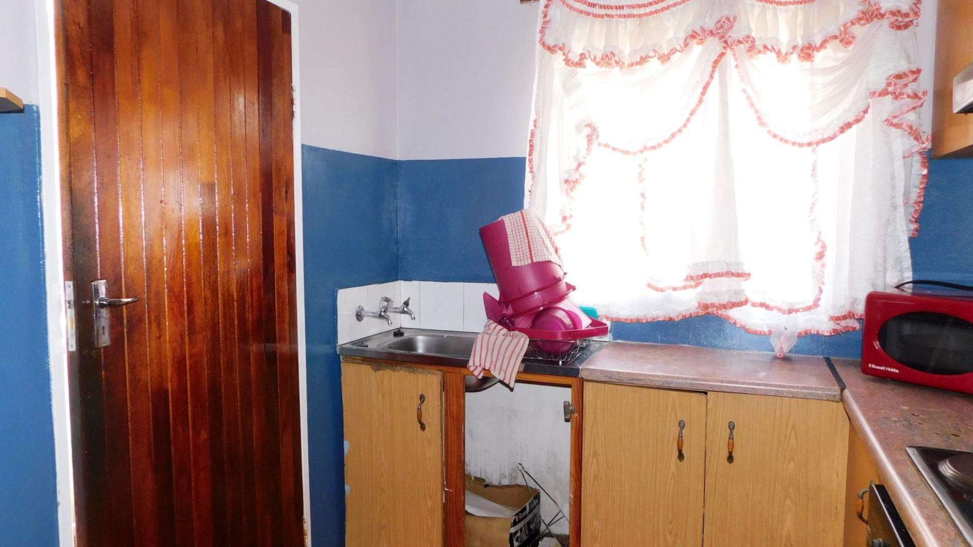 Kitchen - 6 square meters of property in Panorama Gardens