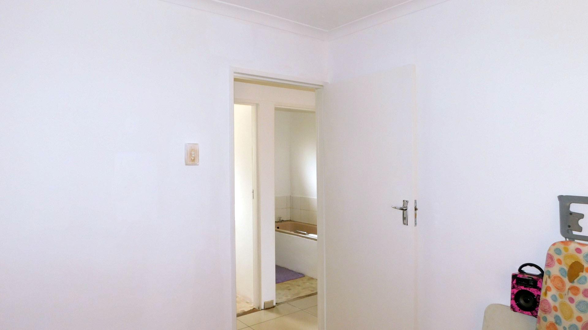 Main Bedroom - 11 square meters of property in Panorama Gardens