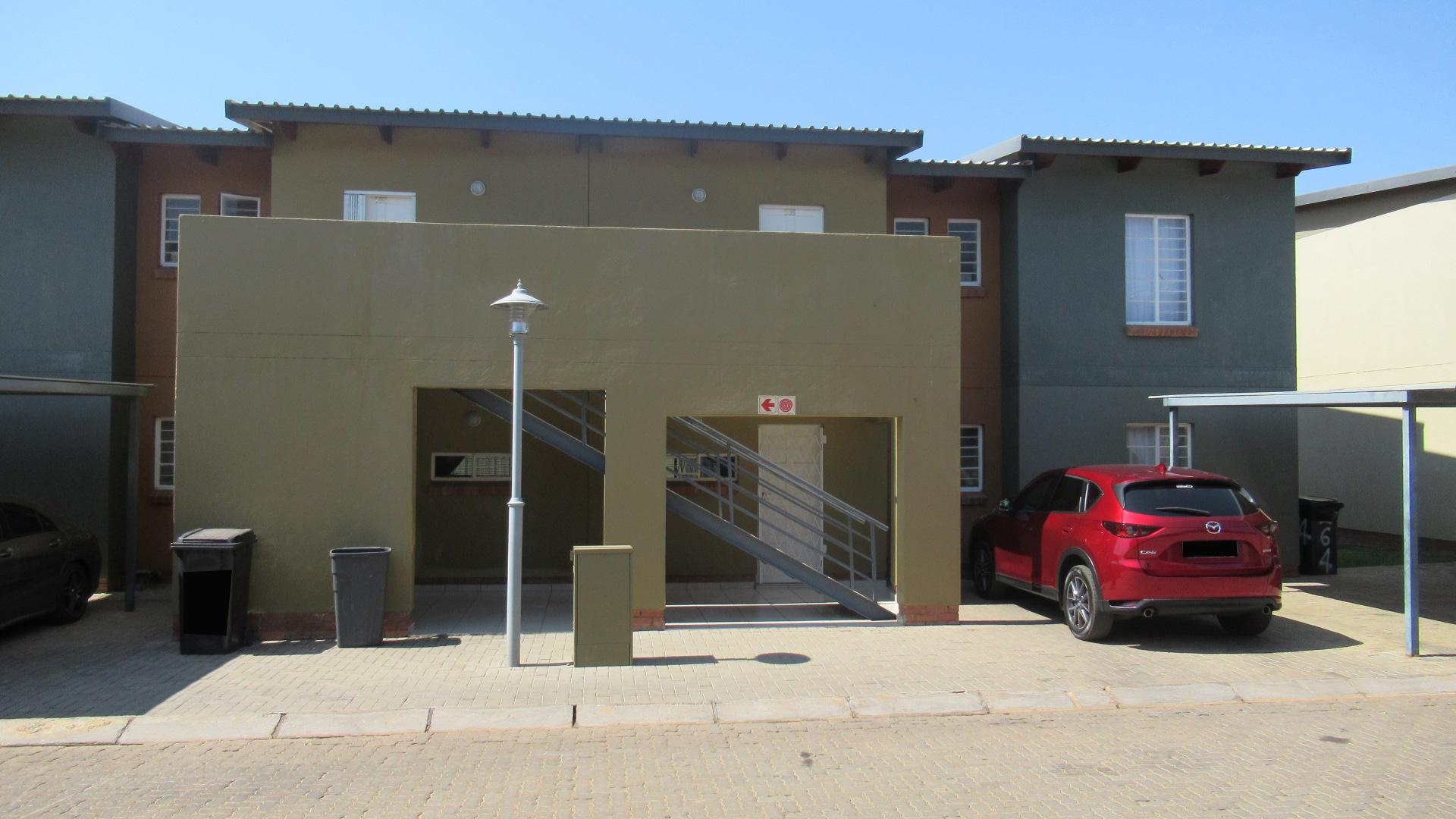 Front View of property in Waterval East