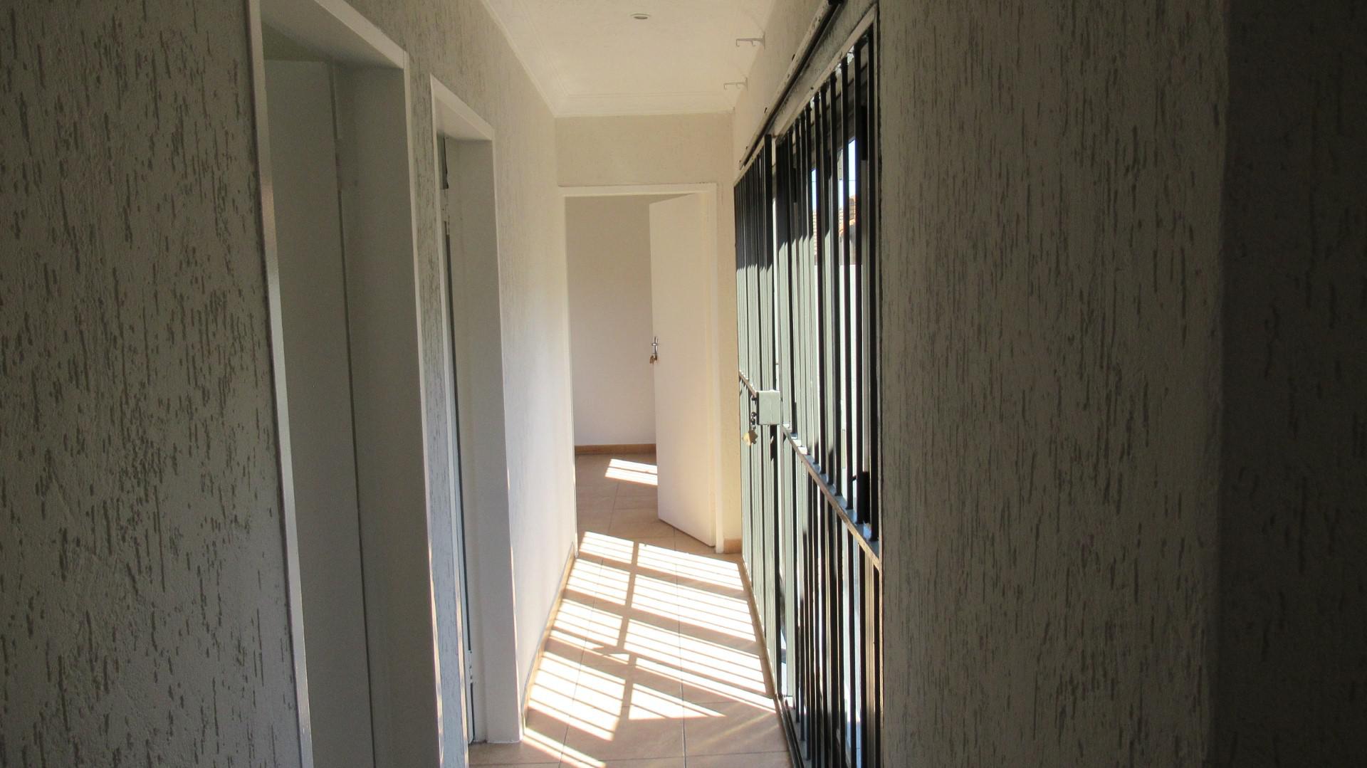 Spaces - 28 square meters of property in Spruitview