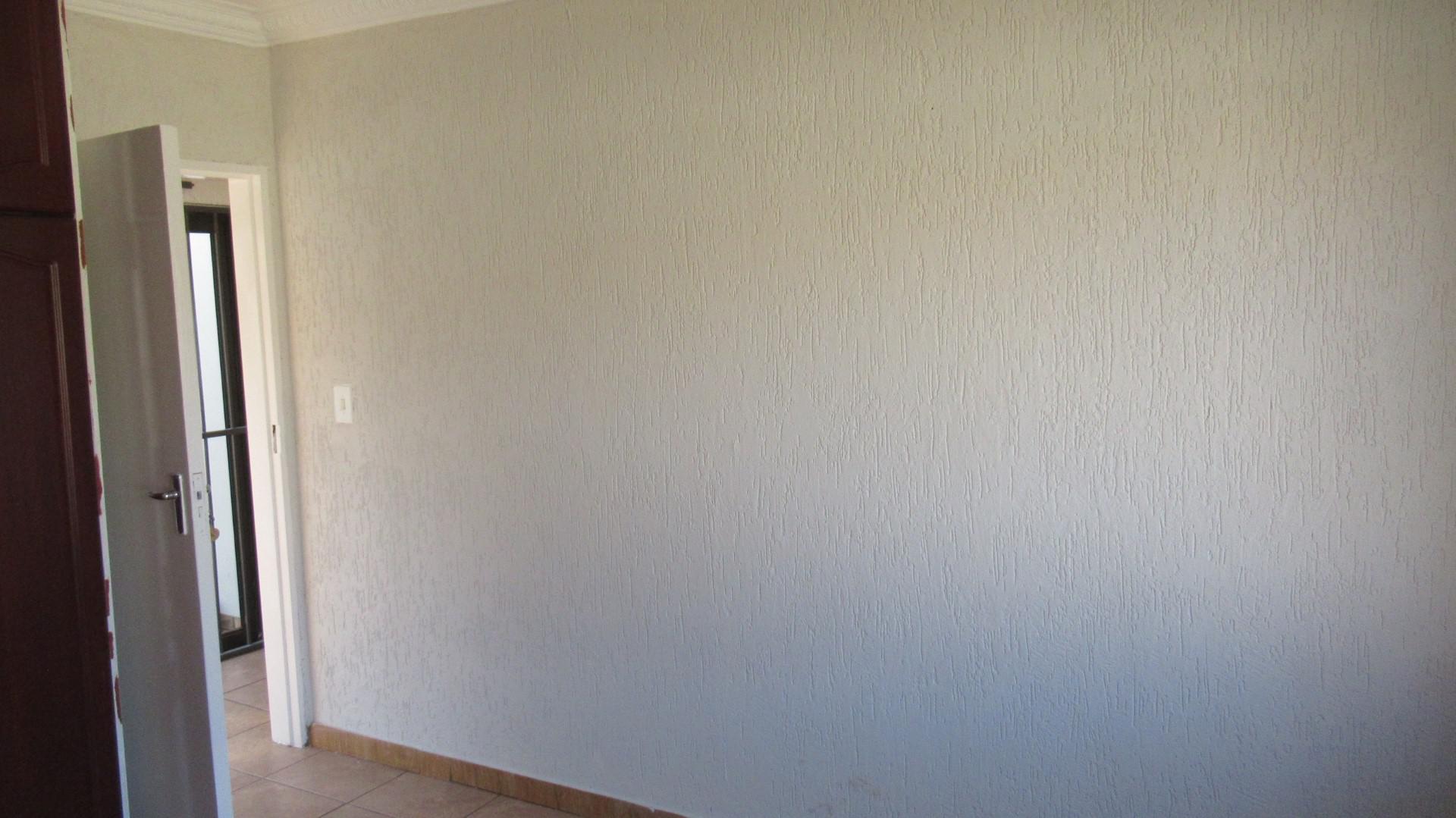 Bed Room 3 - 14 square meters of property in Spruitview