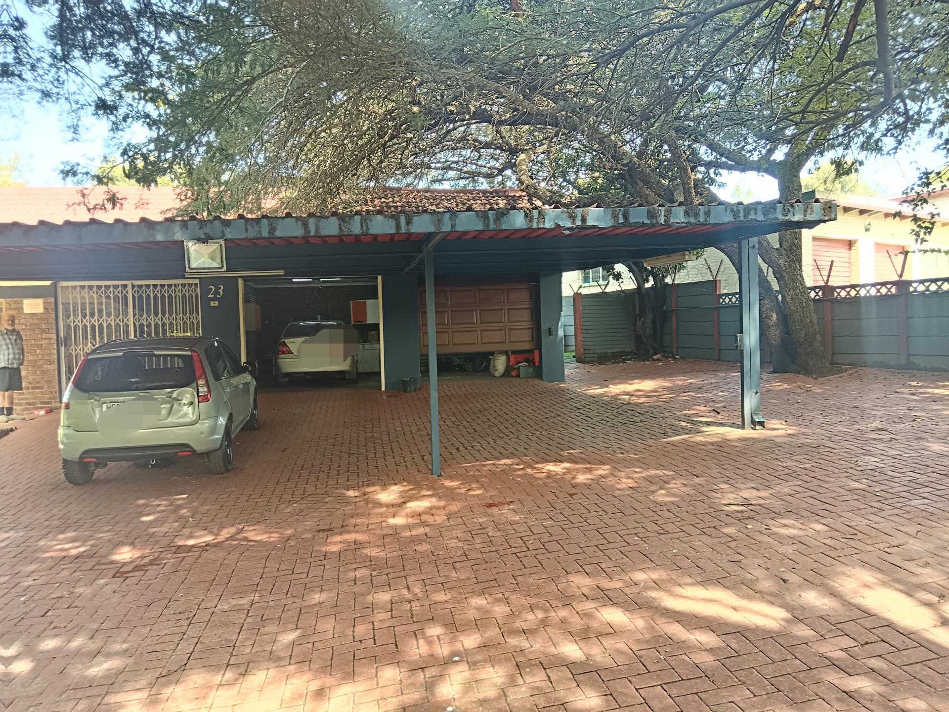 Carport  of property in Del Judor