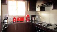 Kitchen - 15 square meters of property in The Reeds