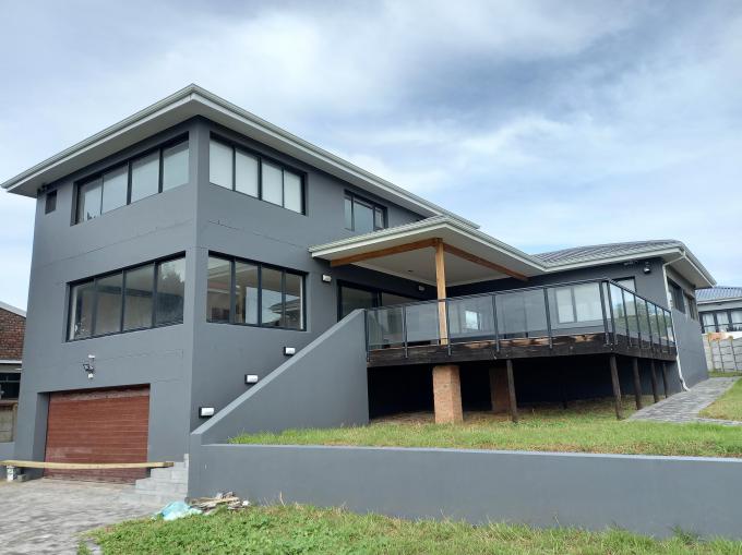 4 Bedroom House for Sale For Sale in Wavecrest MR527417