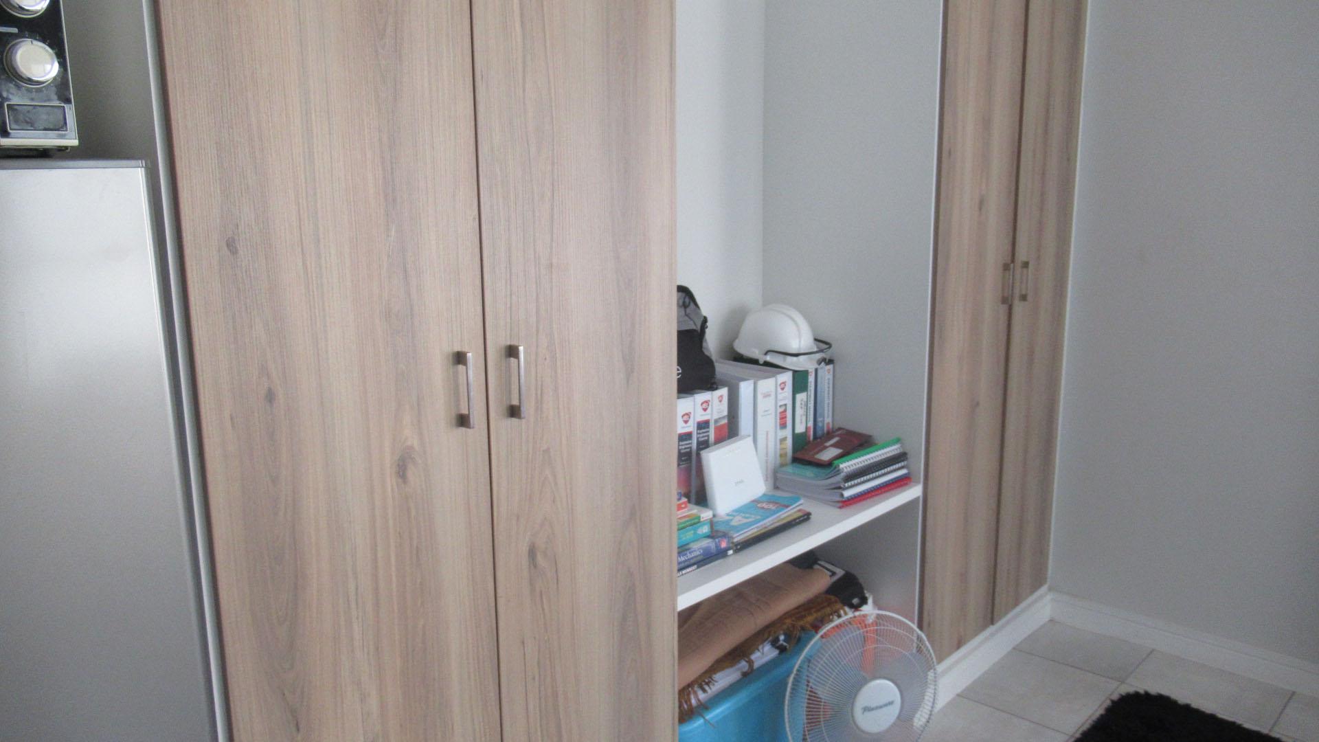 Bed Room 1 of property in Glen Erasmia Boulevard
