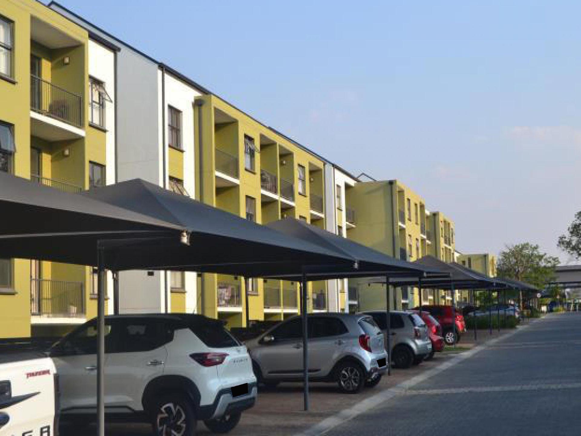 Front View of property in Glen Erasmia Boulevard