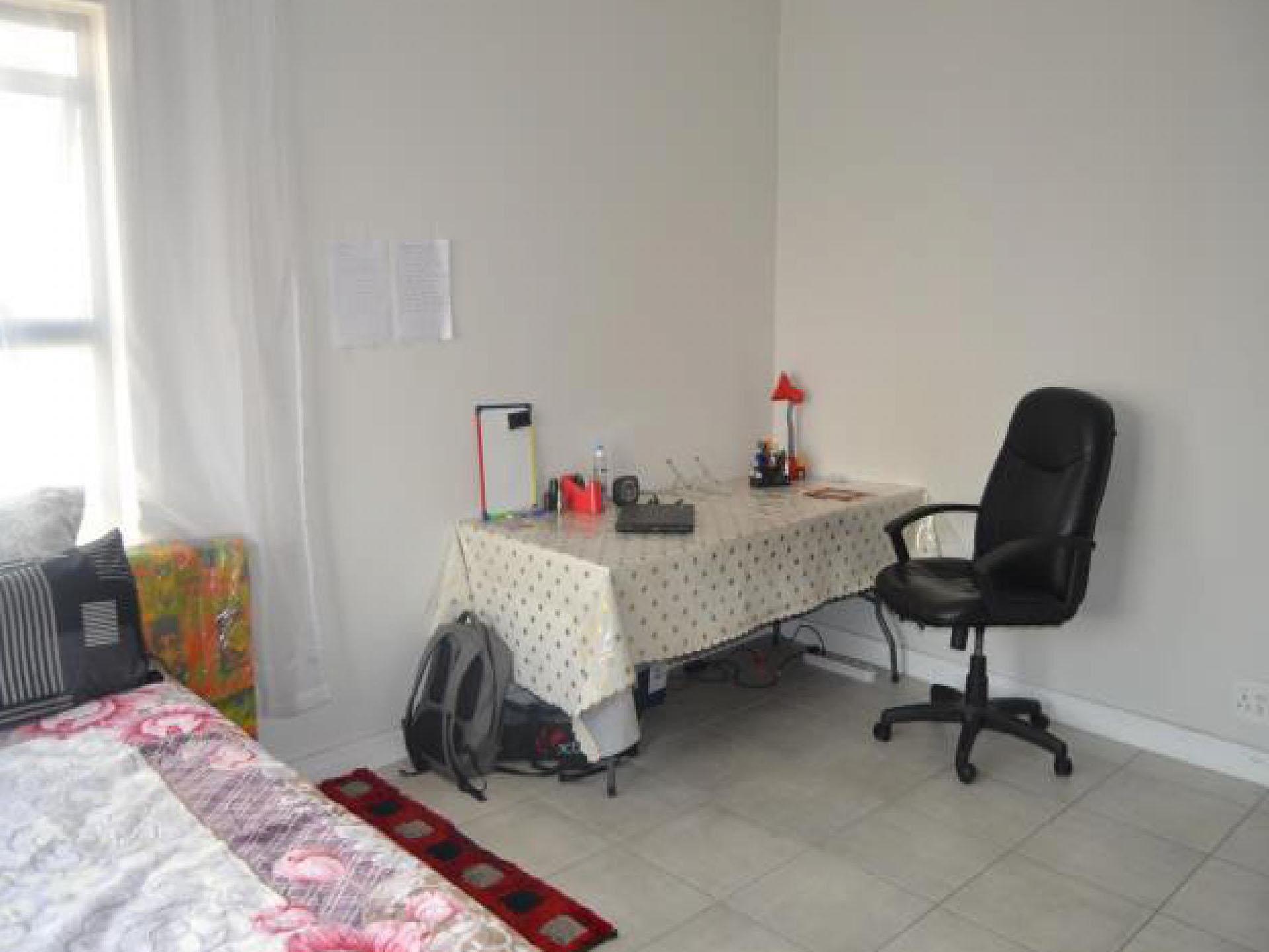 Bed Room 1 of property in Glen Erasmia Boulevard