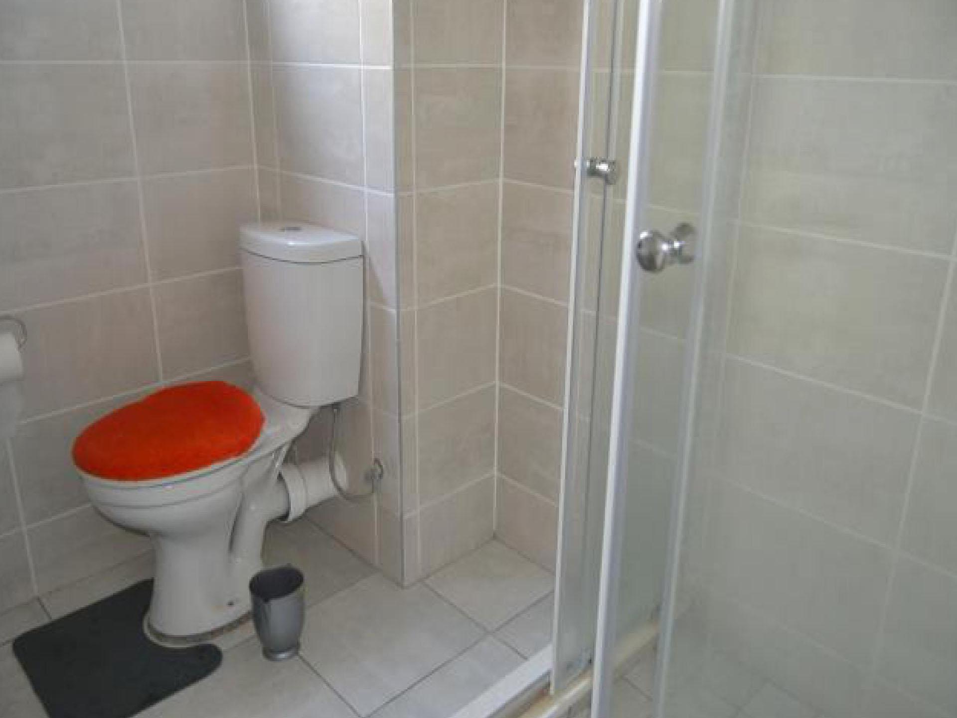 Bathroom 1 - 5 square meters of property in Glen Erasmia Boulevard