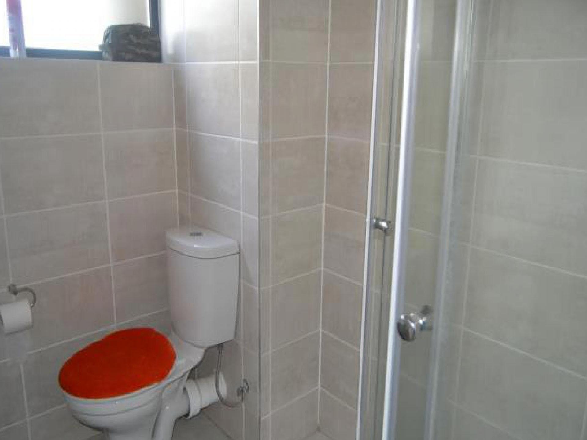 Bathroom 1 - 5 square meters of property in Glen Erasmia Boulevard