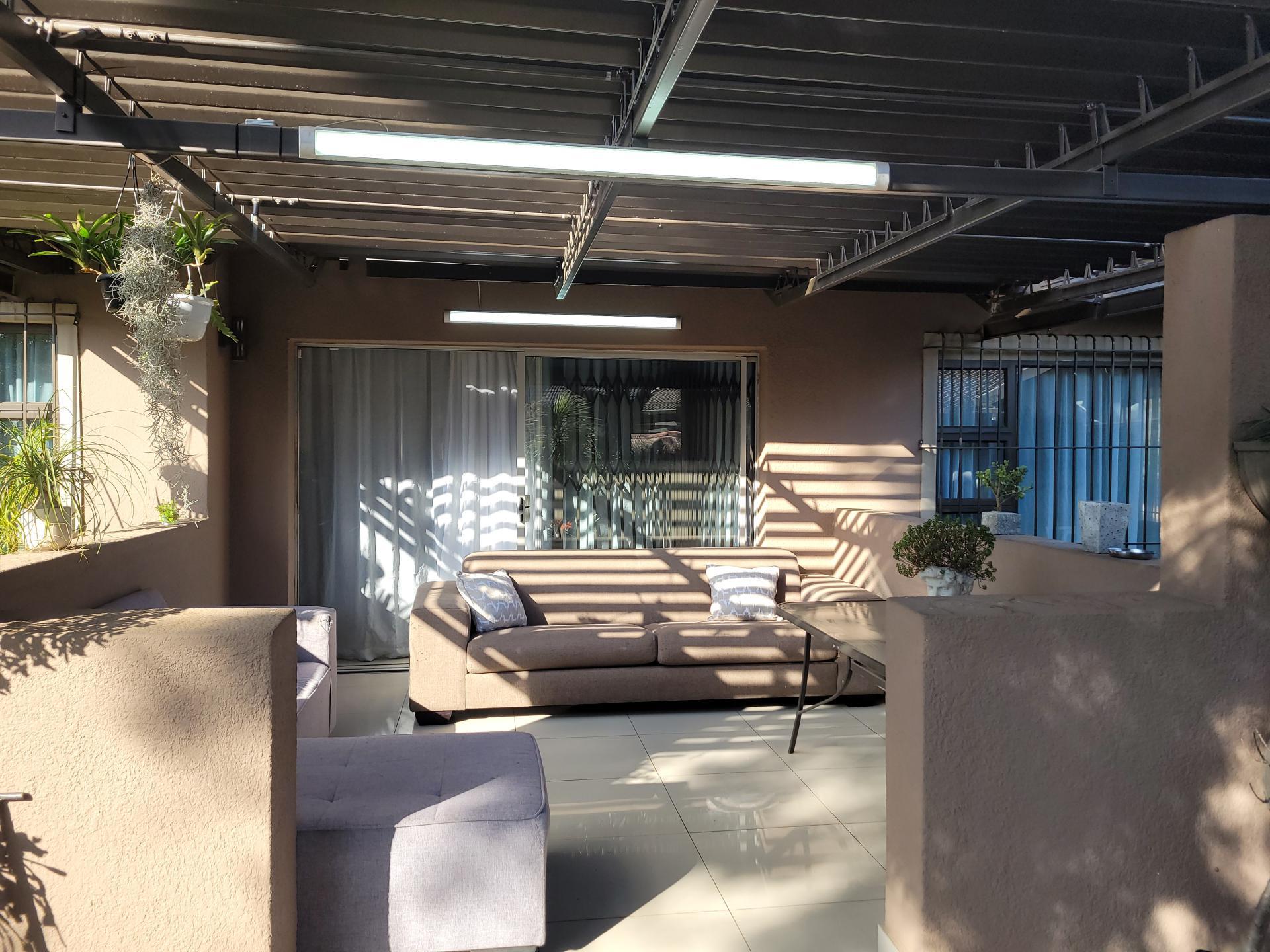 Patio - 31 square meters of property in Bonaero Park