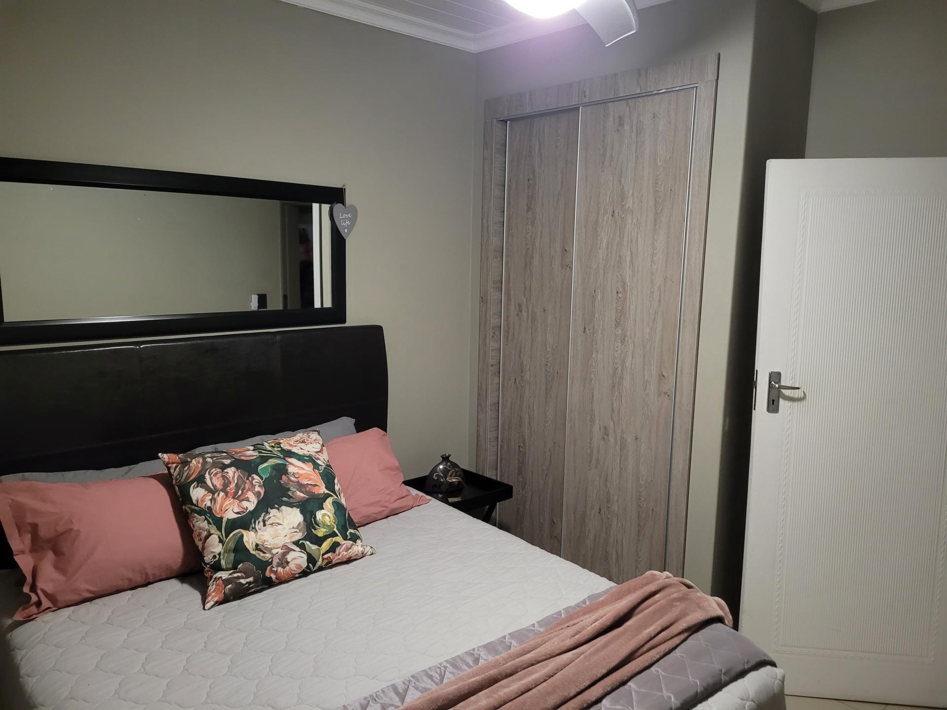 Bed Room 2 - 13 square meters of property in Bonaero Park