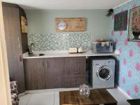 Kitchen - 13 square meters of property in Bonaero Park